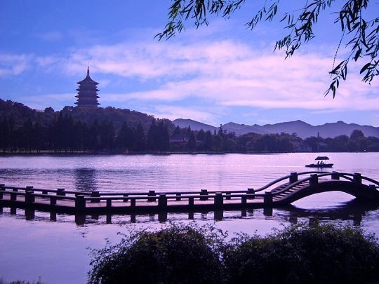 给过去的自己一个结束-2012杭州行：西湖-灵隐寺-龙井村-西溪湿地